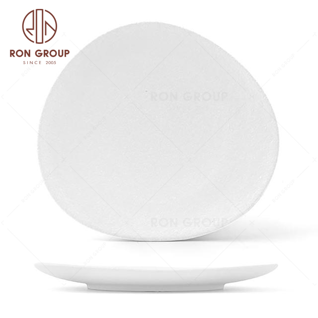 RNPC628-08149 Exquisite Elegant White Style Restaurant Hotel Triangular Plate