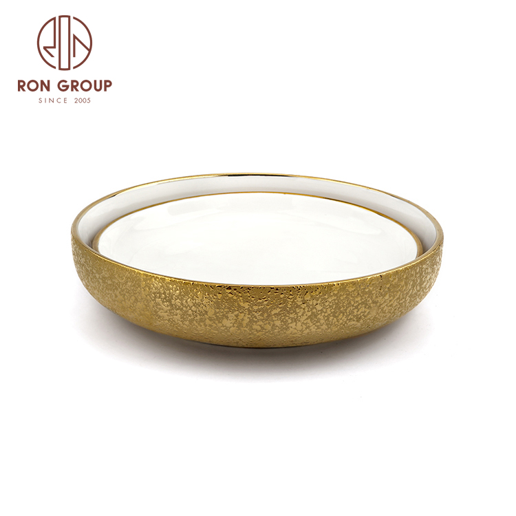 Wholesale gold underplate ceramic designer charger deep plate for wedding planner