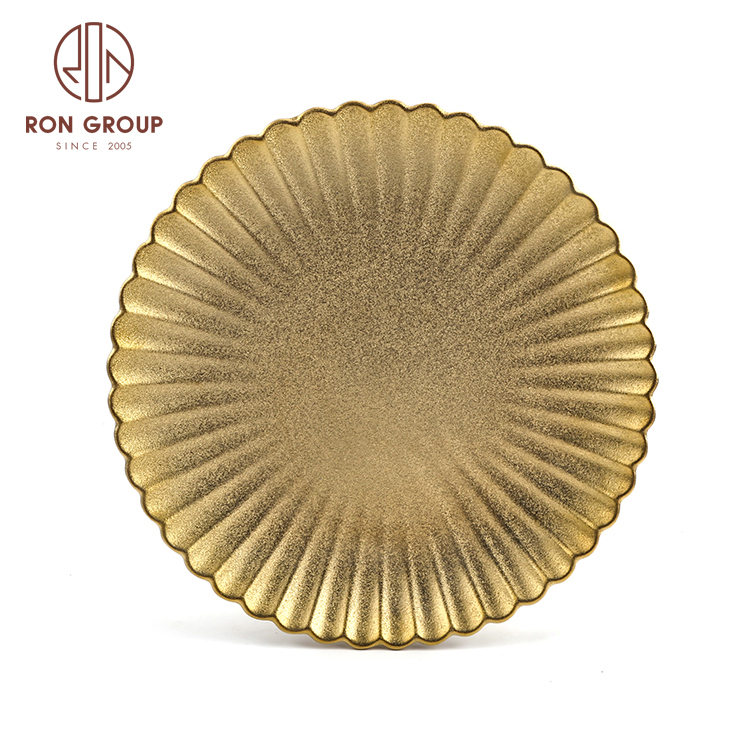 Cheap bulk ceramic antique golden fancy charger plates for wedding